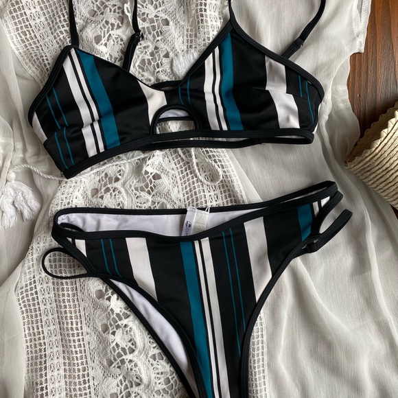 Cupshe Blue, Black, and White Striped Bikini 👙 - Picture 2 of 7